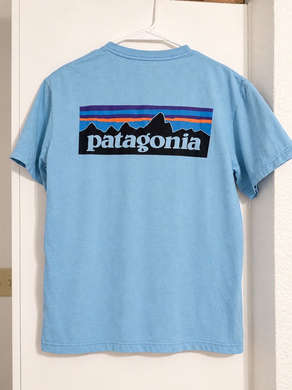 Patagonia Women’s Small Blue Logo Pocket T-Shirt Regular Fit